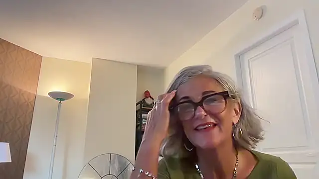 Snapshot of NaughtyMonicaUK chatting on 22, 4, 2026 NaughtyMonicaUK online show from 22, 4, 2026