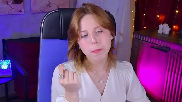 Snapshot of VivienneHebert chatting on 20, 6, 2026 VivienneHebert online show from 20, 6, 2026