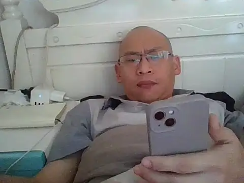 Snapshot of benly118 chatting on 15, 4, 2026 benly118 online show from 15, 4, 2026