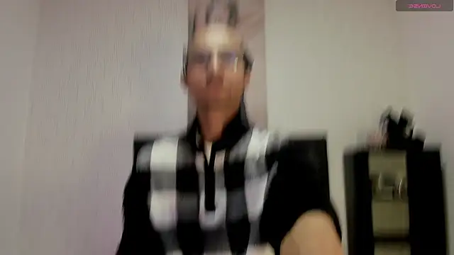 Snapshot of Oliver_Goldberg chatting on 13, 4, 2026 Oliver Goldberg online show from 13, 4, 2026