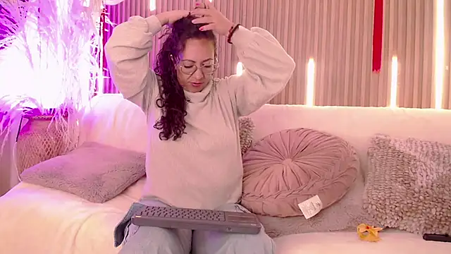 Velvet Curly online show from 23, 5, 2026
