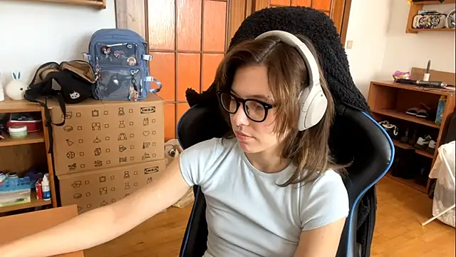 PillowPeachX online show from 25, 4, 2026