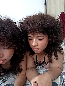 Chloe and Violeta online show from 10, 7, 2026