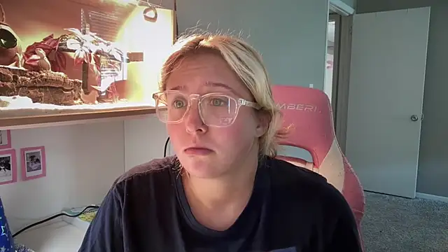MUSCLEMOMMY1365 online show from 6, 6, 2026