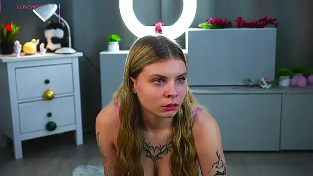 LesleeOpenshaw online show from 15, 4, 2026