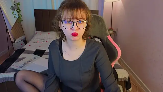 Snapshot of Helen_Carson chatting on 6, 5, 2026 Helen Carson online show from 6, 5, 2026