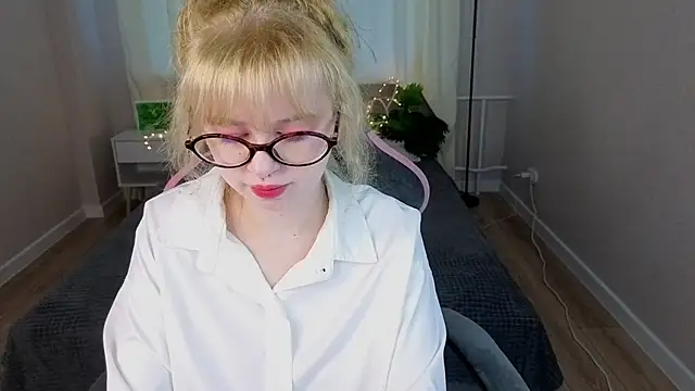 Snapshot of Helen_Carson chatting on 26, 5, 2026 Helen Carson online show from 26, 5, 2026