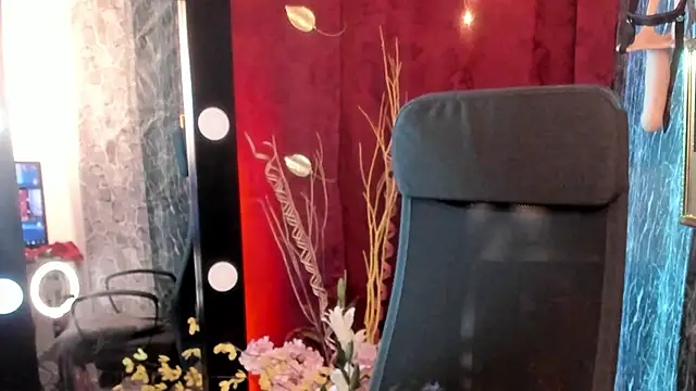 Queenscarlettsecret online show from 16, 4, 2026