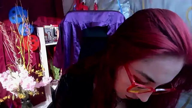 Queenscarlettsecret online show from 6, 7, 2026