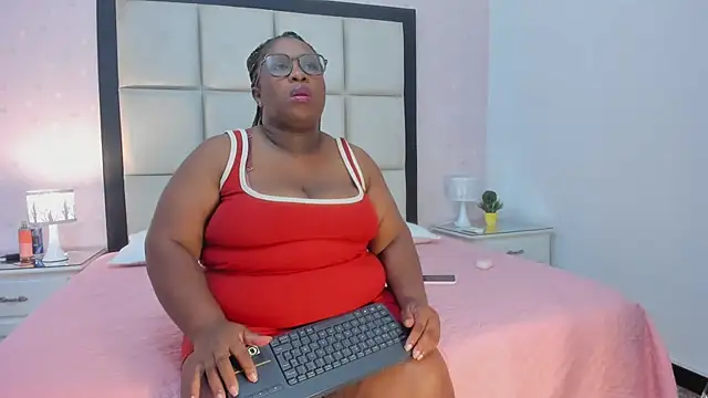 Snapshot of TreisyVixen chatting on 28, 6, 2026 TreisyVixen online show from 28, 6, 2026
