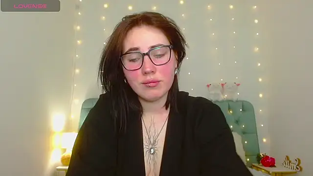 Snapshot of Shiraazsh_ chatting on 5, 5, 2026 Shiraazsh online show from 5, 5, 2026