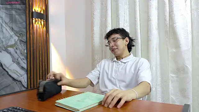 Snapshot of NoahWalker__ chatting on 9, 7, 2026 NoahWalker online show from 9, 7, 2026
