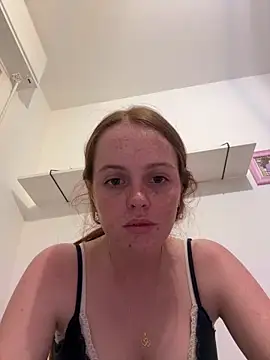 Snapshot of lilysmn chatting on 15, 4, 2026 lilysmn online show from 15, 4, 2026