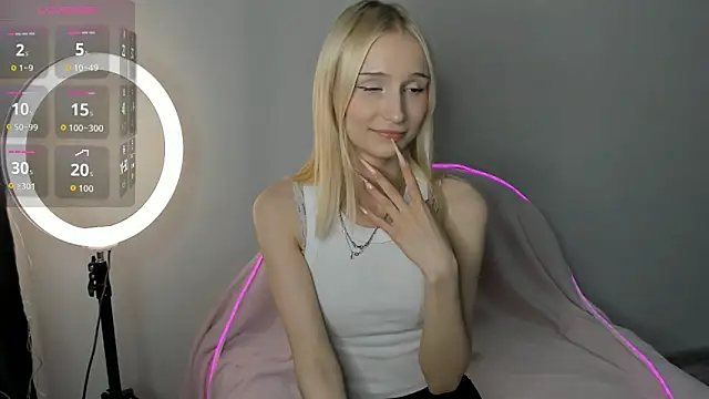 SophiaDarsly online show from 8, 5, 2026