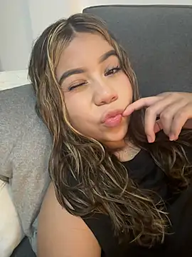 Snapshot of M1la_18 chatting on 25, 6, 2026 M1la 18 online show from 25, 6, 2026