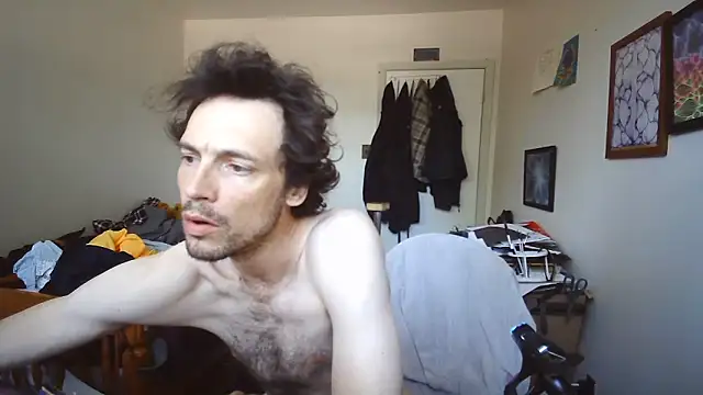 Snapshot of JohnnyMoves chatting on 1, 6, 2026 JohnnyMoves online show from 1, 6, 2026
