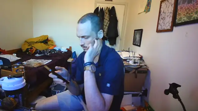 Snapshot of JohnnyMoves chatting on 11, 6, 2026 JohnnyMoves online show from 11, 6, 2026