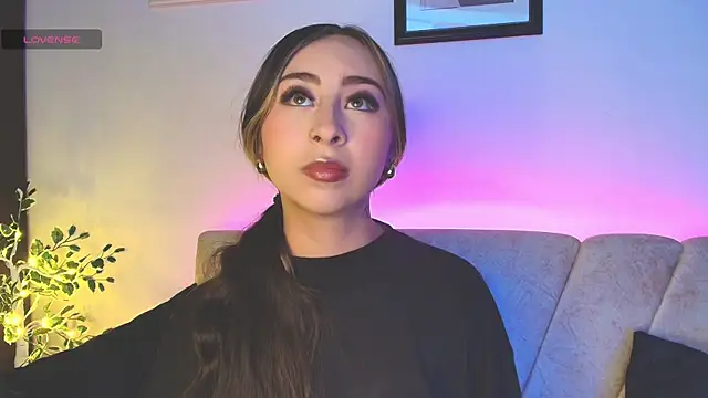 Snapshot of Cloe_martinezz_ chatting on 25, 4, 2026 Cloe martinezz online show from 25, 4, 2026