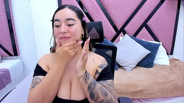 Snapshot of MiaaCastroo chatting on 31, 7, 2026 MiaaCastroo online show from 31, 7, 2026