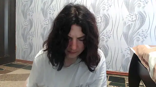 Snapshot of AlinaxJames chatting on 4, 6, 2026 AlinaxJames online show from 4, 6, 2026