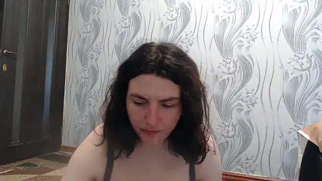 Snapshot of AlinaxJames chatting on 5, 6, 2026 AlinaxJames online show from 5, 6, 2026