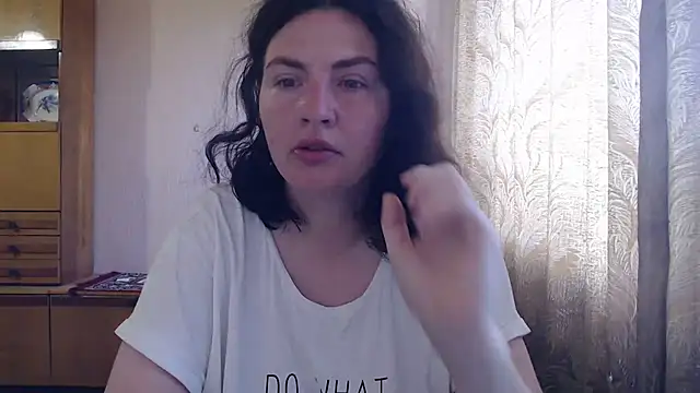 Snapshot of AlinaxJames chatting on 9, 7, 2026 AlinaxJames online show from 9, 7, 2026
