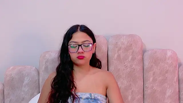 Snapshot of Emma-Rosse- chatting on 29, 5, 2026 Emma-Rosse- online show from 29, 5, 2026