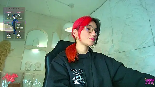 Snapshot of Moon_Red_r chatting on 21, 4, 2026 Moon Red r online show from 21, 4, 2026