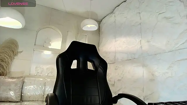 Snapshot of Moon_Red_r chatting on 25, 4, 2026 Moon Red r online show from 25, 4, 2026