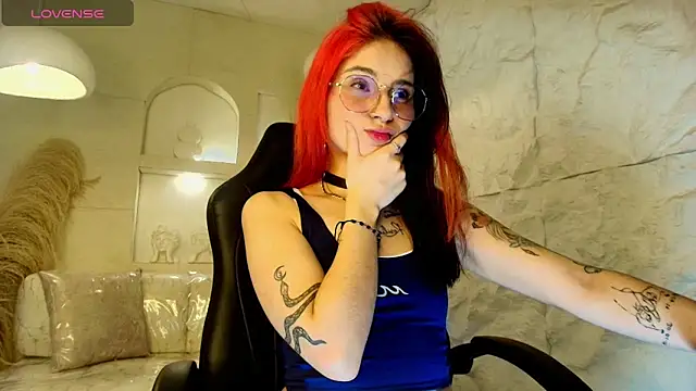 Snapshot of Moon_Red_r chatting on 28, 4, 2026 Moon Red r online show from 28, 4, 2026
