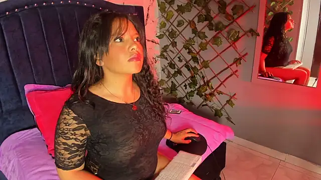Snapshot of LilaVelvet chatting on 4, 5, 2026 LilaVelvet online show from 4, 5, 2026