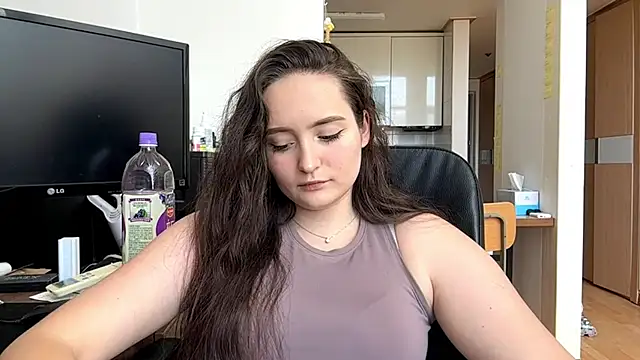 Emilly Cart online show from 10, 5, 2026