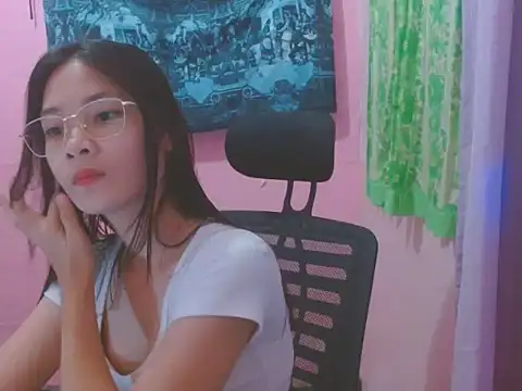 Snapshot of Sweetsexylady19 chatting on 6, 6, 2026 Sweetsexylady19 online show from 6, 6, 2026
