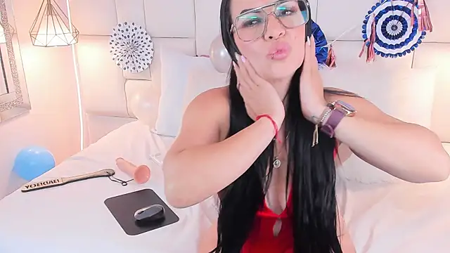 Snapshot of DannaPerea chatting on 5, 7, 2026 DannaPerea online show from 5, 7, 2026