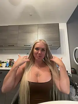 Snapshot of Karen_Luxe chatting on 4, 6, 2026 Karen Luxe online show from 4, 6, 2026