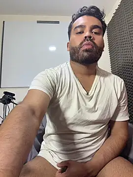 Snapshot of LucaLaurent chatting on 3, 5, 2026 LucaLaurent online show from 3, 5, 2026