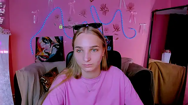 ollivia dream online show from 25, 5, 2026