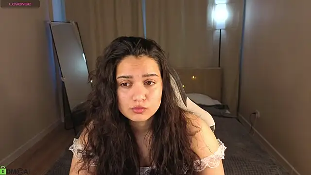Snapshot of Vivien_Ross chatting on 15, 5, 2026 Vivien Ross online show from 15, 5, 2026