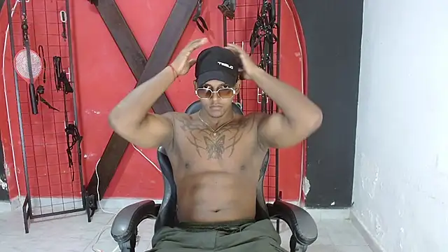 Snapshot of zoriel_bigcock chatting on 25, 4, 2026 zoriel bigcock online show from 25, 4, 2026