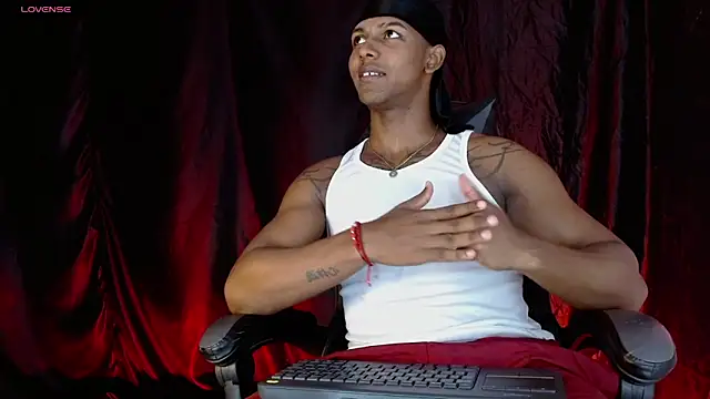 Snapshot of zoriel_bigcock chatting on 15, 5, 2026 zoriel bigcock online show from 15, 5, 2026