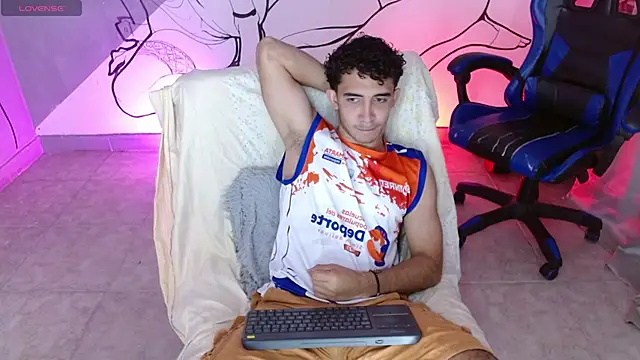 Snapshot of caius_bigcock1 chatting on 24, 5, 2026 caius bigcock1 online show from 24, 5, 2026