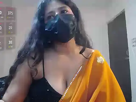 Snapshot of -Queenie chatting on 5, 5, 2026 -Queenie online show from 5, 5, 2026