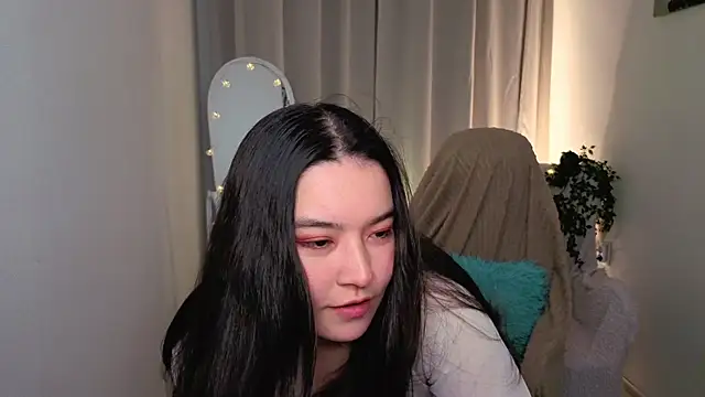 Snapshot of MomoRins chatting on 13, 5, 2026 MomoRins online show from 13, 5, 2026