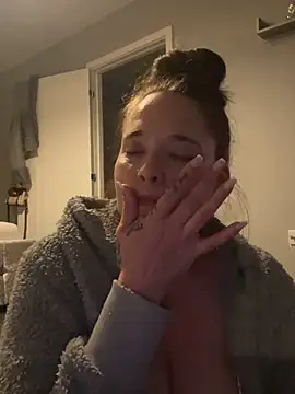 Poppylooloo online show from 8, 5, 2026
