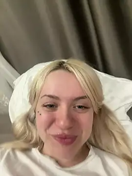 CassieCuteees online show from 25, 4, 2026