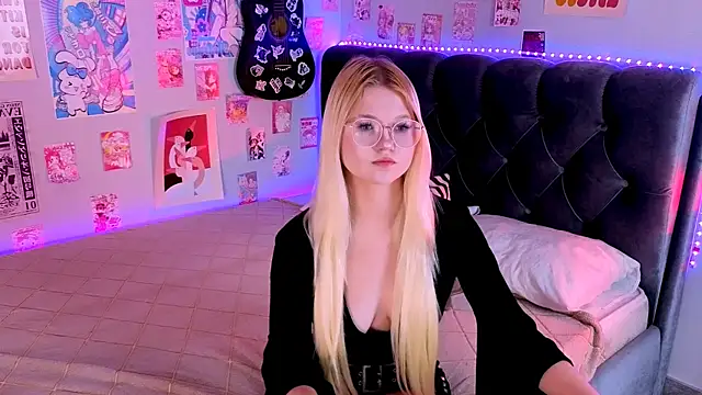 Snapshot of LunariaFox chatting on 12, 7, 2026 LunariaFox online show from 12, 7, 2026