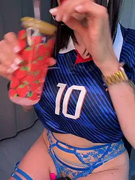 Giulia hood online show from 9, 7, 2026