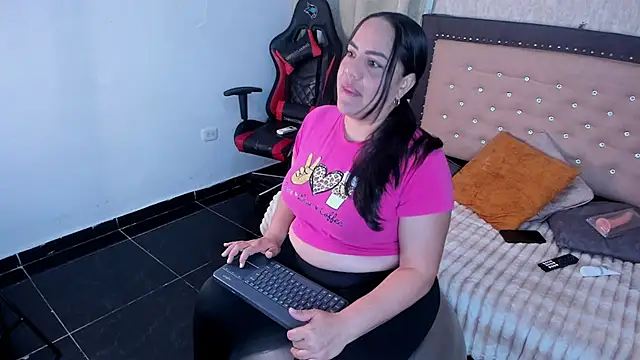 Snapshot of Zoedeleon chatting on 25, 5, 2026 Zoedeleon online show from 25, 5, 2026