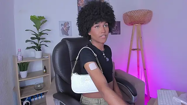 Snapshot of NaomiSaenz_ chatting on 23, 6, 2026 NaomiSaenz online show from 23, 6, 2026