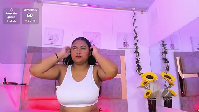 Snapshot of Playful_Violet chatting on 19, 5, 2026 Playful Violet online show from 19, 5, 2026